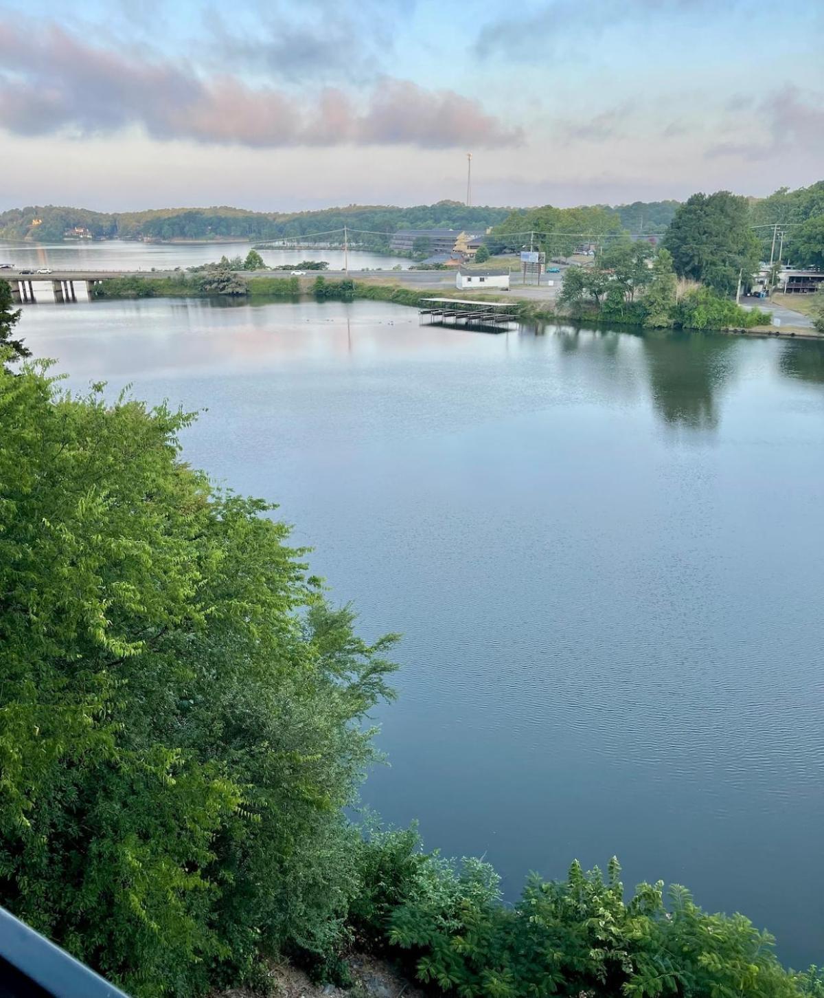 Brooklynn'S Bay, Elegant Lakefront Condo Retreat ホット・スプリングス エクステリア 写真