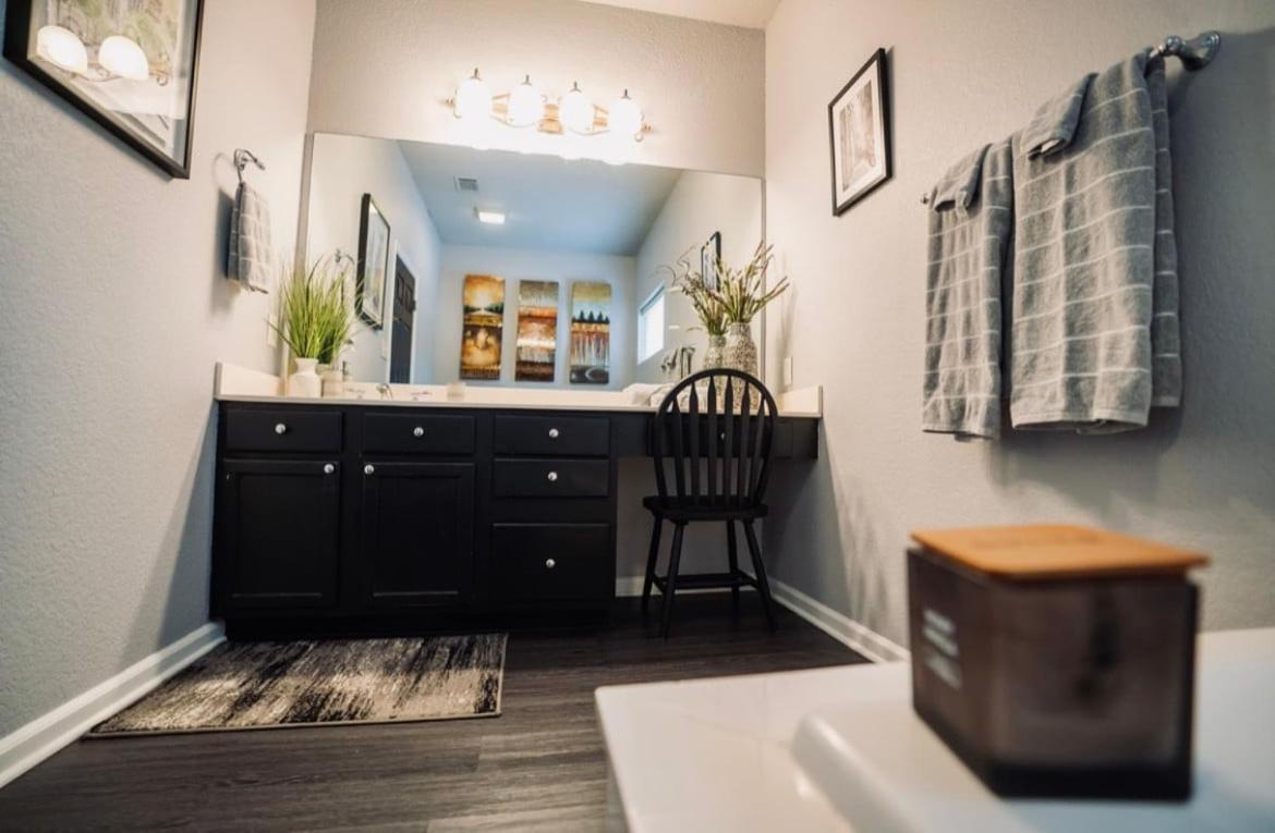 Brooklynn'S Bay, Elegant Lakefront Condo Retreat ホット・スプリングス エクステリア 写真