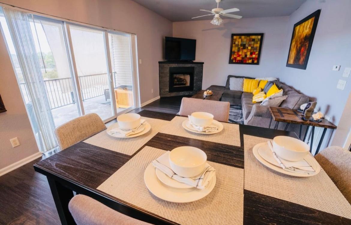 Brooklynn'S Bay, Elegant Lakefront Condo Retreat ホット・スプリングス エクステリア 写真