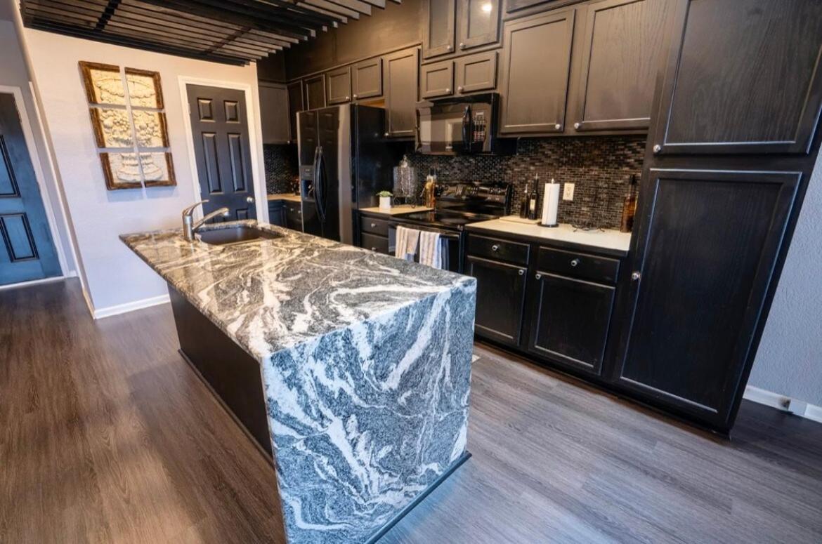 Brooklynn'S Bay, Elegant Lakefront Condo Retreat ホット・スプリングス エクステリア 写真