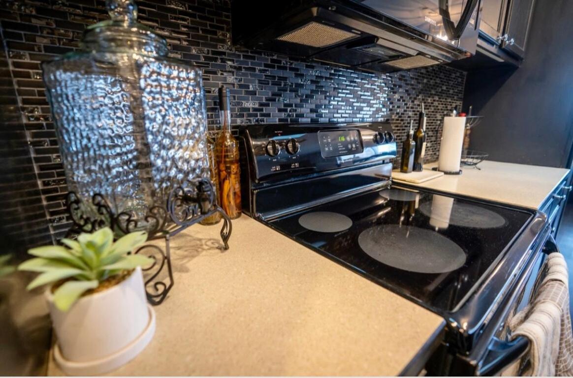 Brooklynn'S Bay, Elegant Lakefront Condo Retreat ホット・スプリングス エクステリア 写真